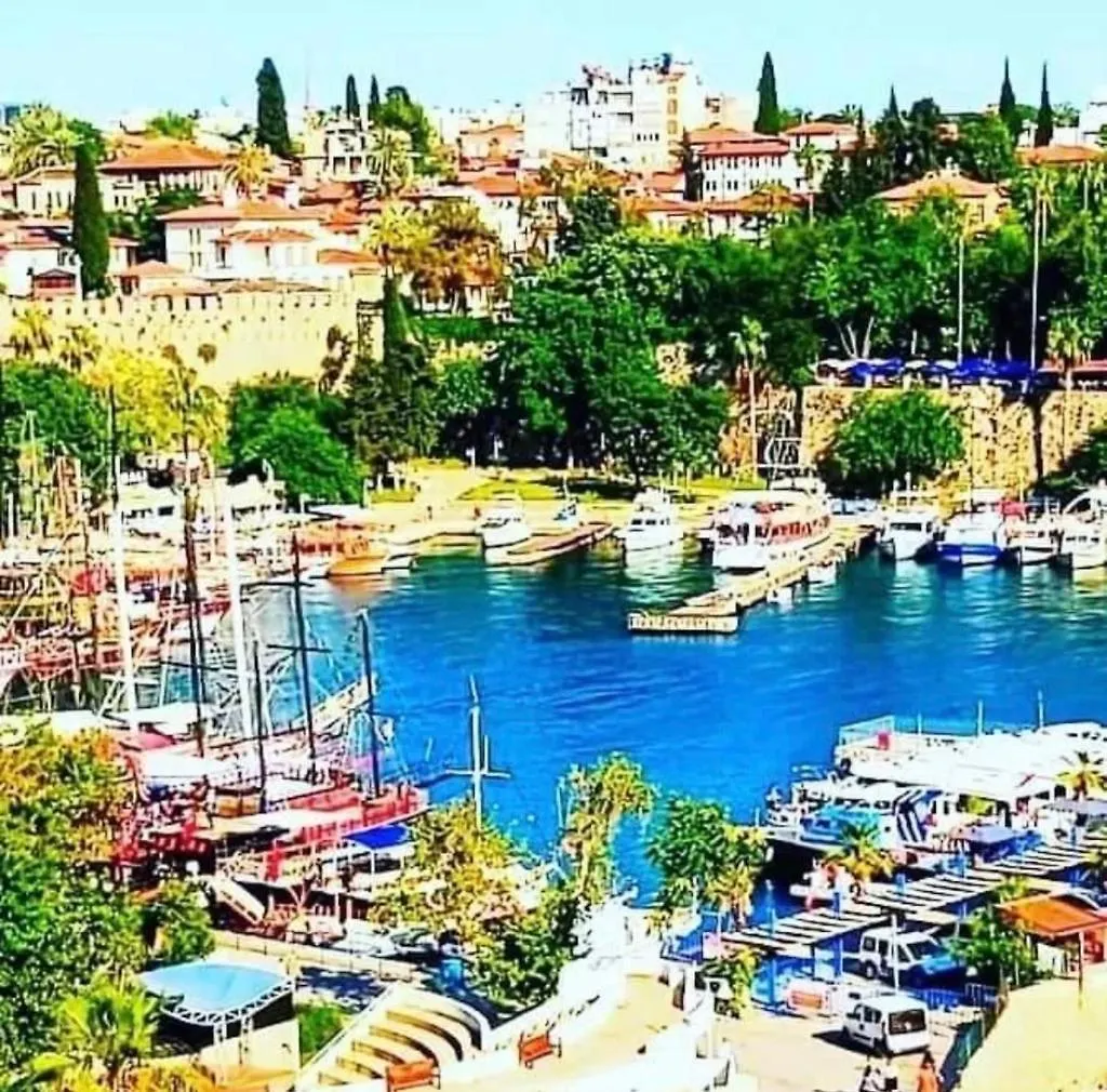 Lägenhet Kaleici Benzersiz Donanimli Muethis Teras Keyfi Uygun Fiyat Ev Antalya